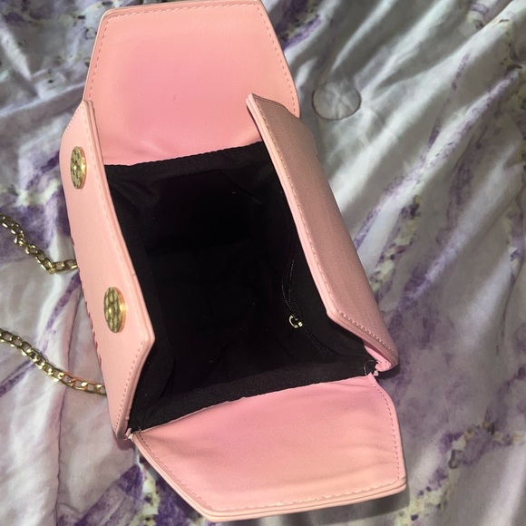 Pink bag with red lettering, never used and in great condition! - Picture 3 of 4